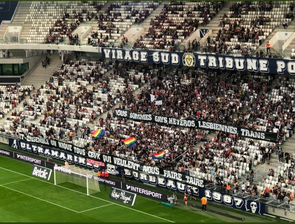 banderole déployée dans le virage sud à Bordeaux le 14 septembre 2019 : "Nous sommes gays, hétéros, lesbiennes, trans... et ensemble, on nique tous ceux qui veulent nous faire taire".